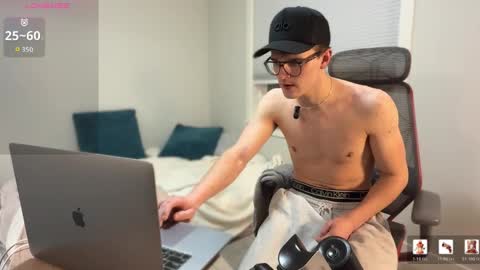 Snapshot of yngdesire1 chatting on February 22, 5:51 am yngdesire1 online show from February 22, 5:51 am