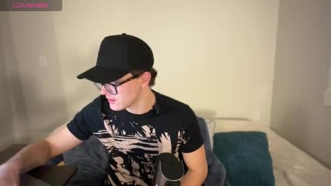 Snapshot of yngdesire1 chatting on March 17, 2:38 am yngdesire1 online show from March 17, 2:38 am