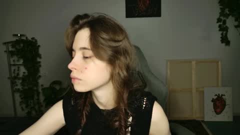 yoka_paradoxxx online show from November 5, 5:07 am