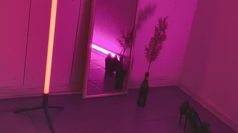 yoka_paradoxxx online show from December 23, 5:05 am