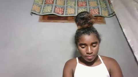 yolandrina05 online show from October 30, 9:04 pm