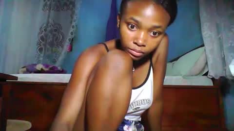 yolandrina05 online show from November 14, 8:13 am