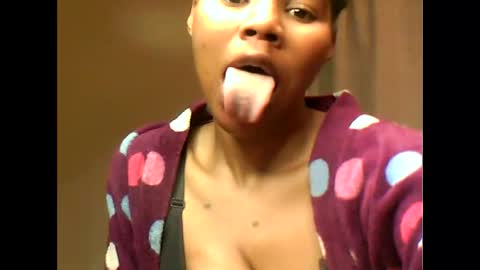 Snapshot of yoncexx25 chatting on September 25, 9:29 pm amazingkellyxx online show from September 25, 9:29 pm