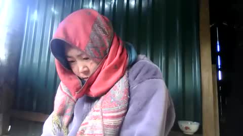 Snapshot of yongmi_ chatting on December 15, 2:16 am yongmi_ online show from December 15, 2:16 am