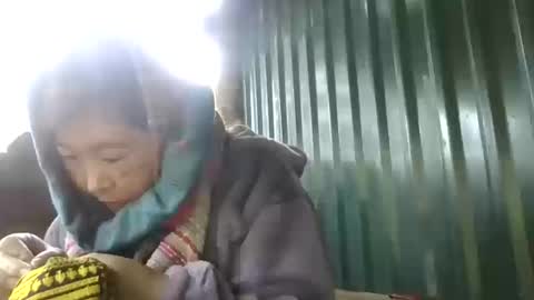 Snapshot of yongmi_ chatting on December 16, 2:27 am yongmi_ online show from December 16, 2:27 am