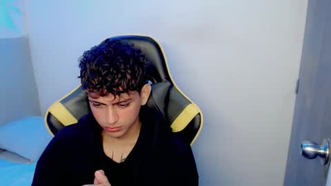 Snapshot of yosepp_ chatting on February 16, 8:38 pm YOSEP online show from February 16, 8:38 pm