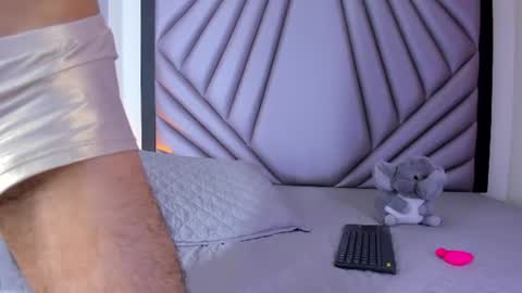 Yoss Kink   online show from July 2, 3:45 am