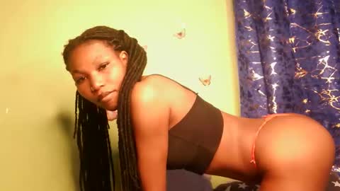 Snapshot of yosweetslut chatting on March 28, 8:52 pm Sweetkitty online show from March 28, 8:52 pm