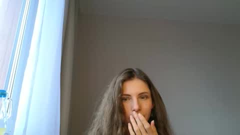 Snapshot of you_desire chatting on April 6, 9:32 am Liliya online show from April 6, 9:32 am