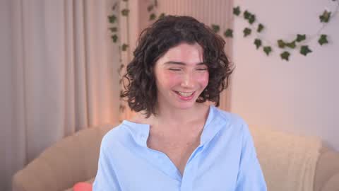 Elizabeth brunette -- Darline blonde  online show from December 7, 7:05 am