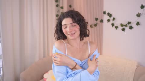 Elizabeth brunette -- Darline blonde  online show from December 7, 10:12 am