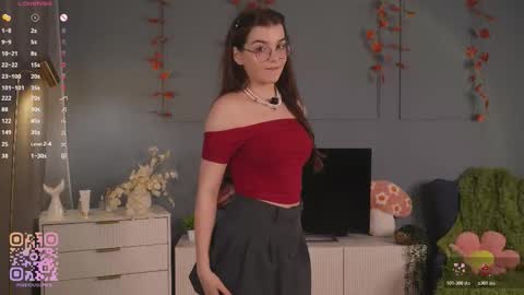 Snapshot of you_fell_in_love chatting on November 27, 7:16 pm Elizabeth brunette -- Darline blonde online show from November 27, 7:16 pm