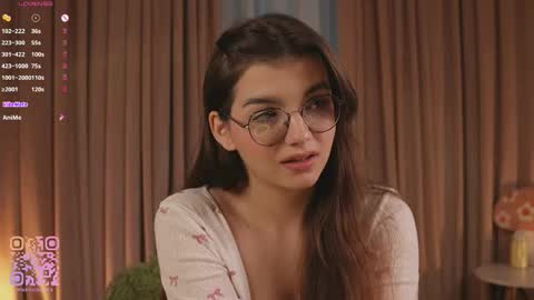 Snapshot of you_fell_in_love chatting on December 13, 7:53 pm Elizabeth brunette -- Darline blonde online show from December 13, 7:53 pm