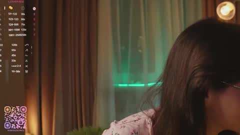 Snapshot of you_fell_in_love chatting on December 15, 7:18 pm Elizabeth brunette -- Darline blonde online show from December 15, 7:18 pm