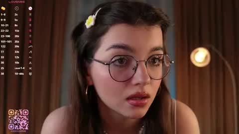 Snapshot of you_fell_in_love chatting on December 17, 7:53 pm Elizabeth brunette -- Darline blonde online show from December 17, 7:53 pm