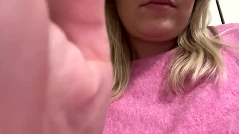 Snapshot of you_love_melisa chatting on December 19, 8:55 pm private on 18 per minute start private 500 tokensOnlyfans online show from December 19, 8:55 pm