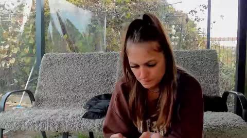 Snapshot of you_love_melisa chatting on October 23, 7:07 am private on 18 per minute start private 500 tokensOnlyfans online show from October 23, 7:07 am