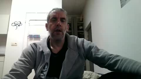 Snapshot of youdeservit chatting on February 15, 4:03 am CrayZio online show from February 15, 4:03 am