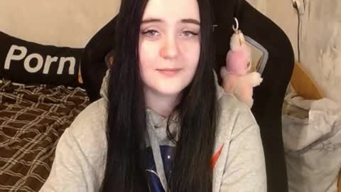 your_8a8y online show from November 12, 12:16 pm