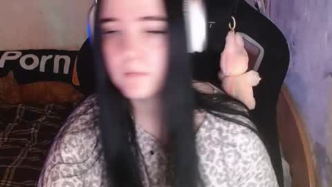 your_8a8y online show from November 25, 6:57 am