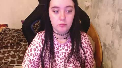 Snapshot of your_8a8y chatting on June 2, 3:47 pm your_8a8y online show from June 2, 3:47 pm