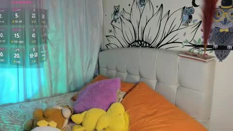 Snapshot of your_beck chatting on October 13, 5:18 am mia3 online show from October 13, 5:18 am