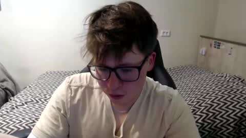 Max online show from May 26, 10:44 am