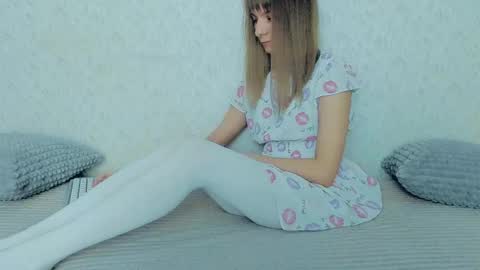 Lily online show from February 28, 1:36 pm