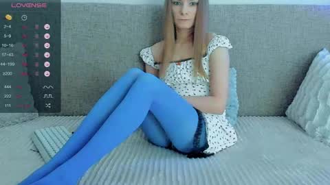 Snapshot of your_caramelka chatting on April 26, 4:54 am Lily online show from April 26, 4:54 am