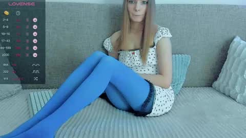 Snapshot of your_caramelka chatting on May 19, 5:14 am Lily online show from May 19, 5:14 am