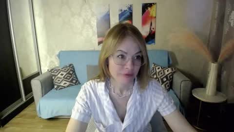 Snapshot of your_crush_12 chatting on November 25, 8:03 am your_crush_12 online show from November 25, 8:03 am