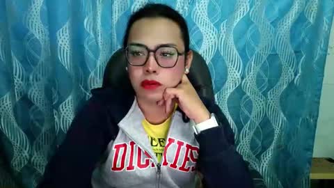your_dreamgirlxxx69 online show from September 11, 12:55 am
