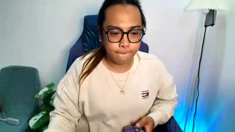 your_dreamgirlxxx69 online show from June 24, 7:51 am