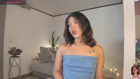 Eliza online show from April 23, 5:26 pm