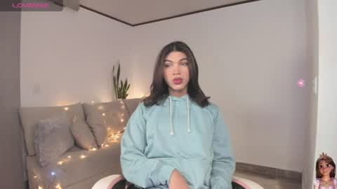 Snapshot of your_favorite_doll_ chatting on July 8, 9:41 pm Eliza online show from July 8, 9:41 pm