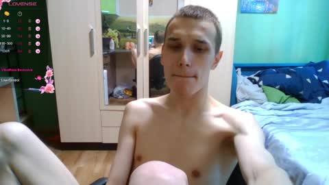 Snapshot of your_honeyy chatting on April 11, 7:45 am Mark online show from April 11, 7:45 am