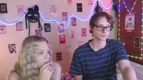 Your Horny Friends online show from September 19, 11:33 am