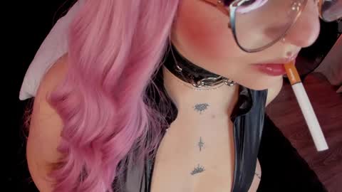 Cami independent model online show from December 3, 1:32 pm