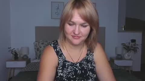 Snapshot of your_mashaa chatting on August 6, 8:05 am Masha online show from August 6, 8:05 am