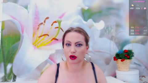Snapshot of your_milf_lilly chatting on May 16, 7:05 am Lilly online show from May 16, 7:05 am