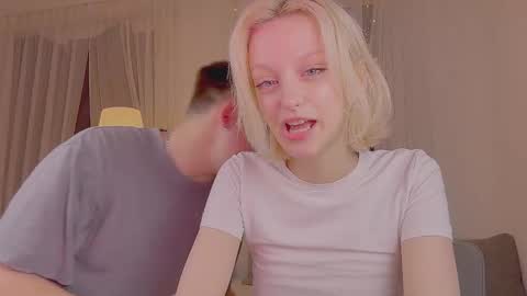 Snapshot of your_molly_mark chatting on October 4, 4:16 pm your_molly_mark online show from October 4, 4:16 pm