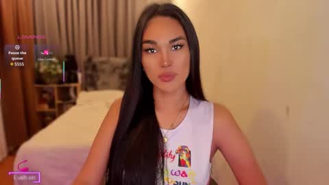 Snapshot of your_other_halfxx chatting on April 2, 1:03 am Miss Larah online show from April 2, 1:03 am