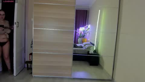 Pennyy online show from March 4, 6:03 pm