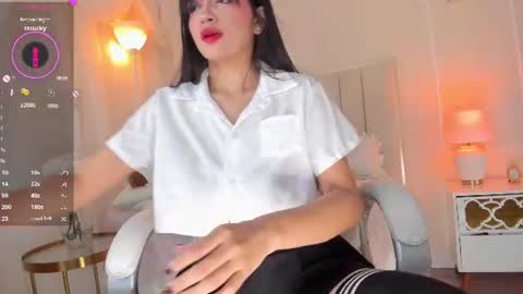 your_petite18 online show from July 15, 11:43 pm