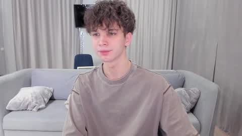 your_shy_guy online show from January 9, 8:33 pm