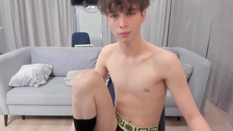 your_shy_guy online show from January 9, 11:34 pm