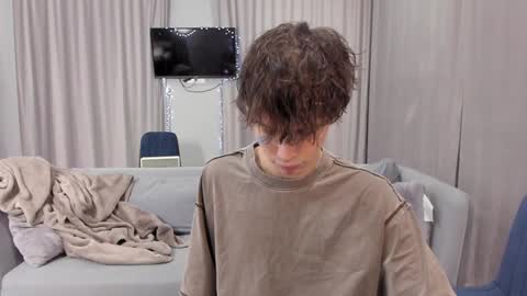 your_shy_guy online show from January 10, 8:04 pm