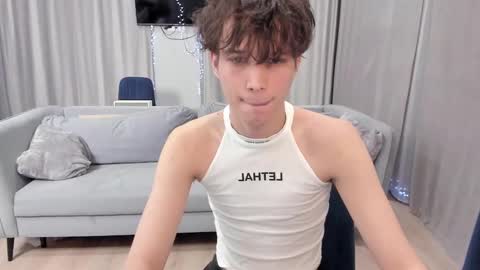 your_shy_guy online show from January 18, 10:06 pm