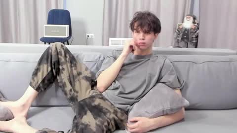 your_shy_guy online show from January 25, 7:17 am