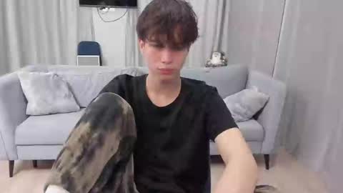 your_shy_guy online show from January 31, 2:28 pm